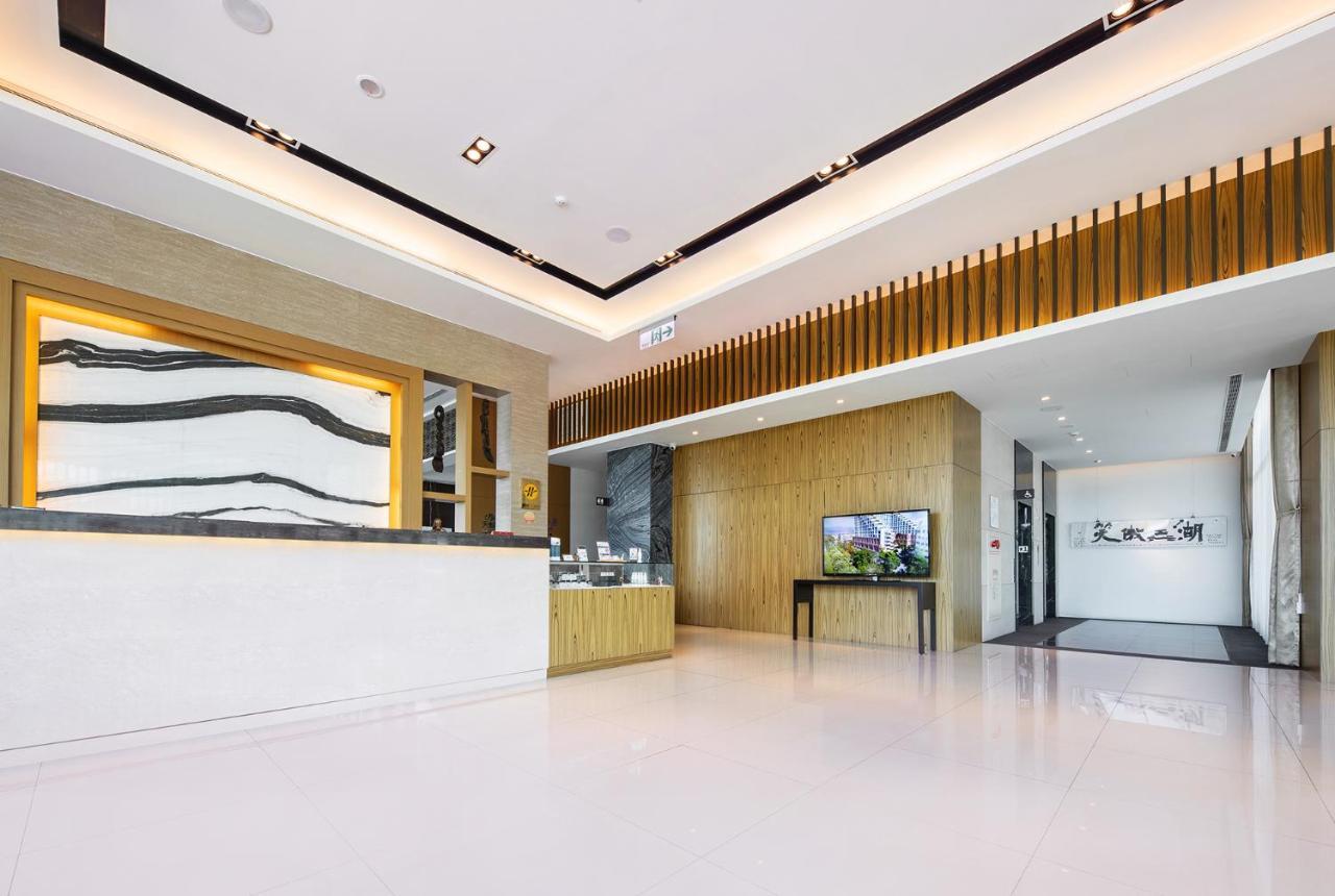 Naruwan Galaxy Place Taitung Екстериор снимка